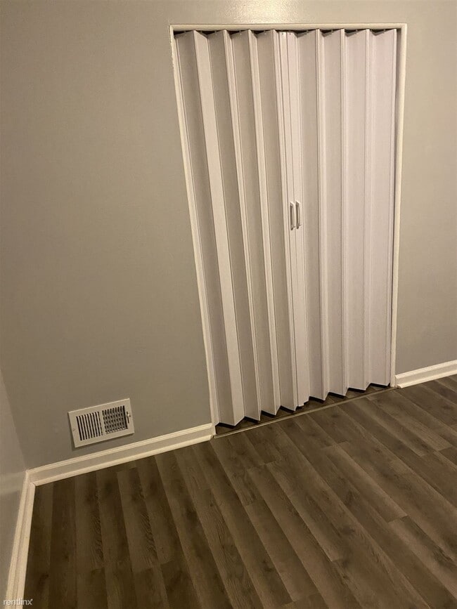 Foto del edificio - 3 br, 1 bath House - 3534 Wasmund Ave