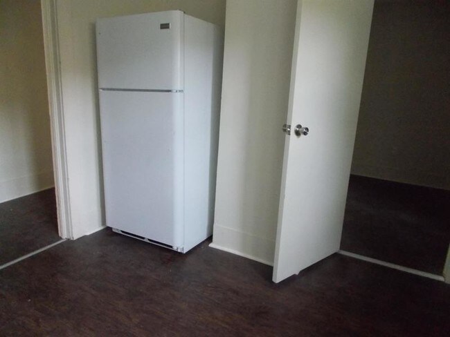 Building Photo - 237 S Heber St