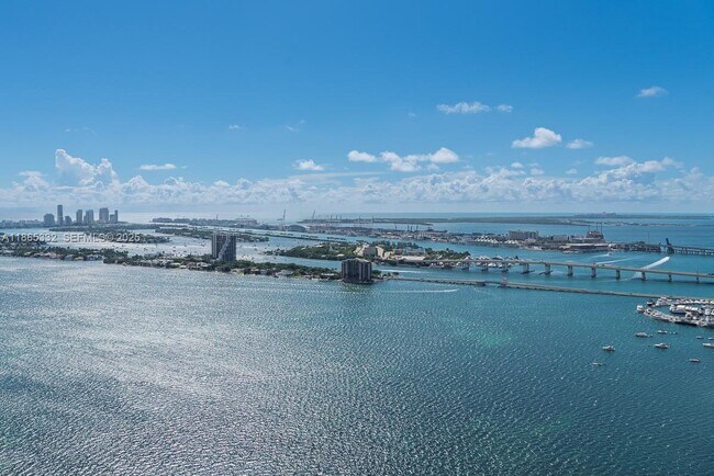 Building Photo - 700 NE 24th St