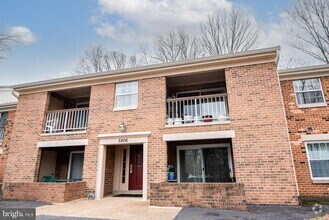 Building Photo - 5806 Cove Landing Rd