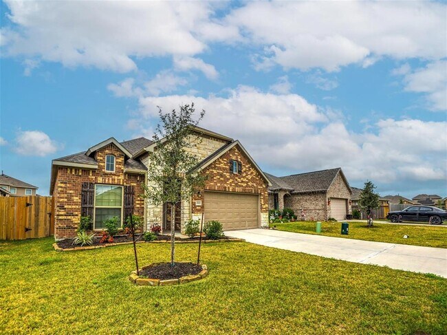 Building Photo - 3321 Explorer Dr