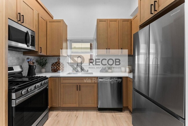 Building Photo - 6730 Mohawk St