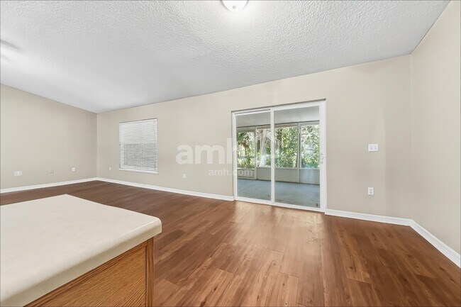 Foto del edificio - 97154 Yorkshire Dr