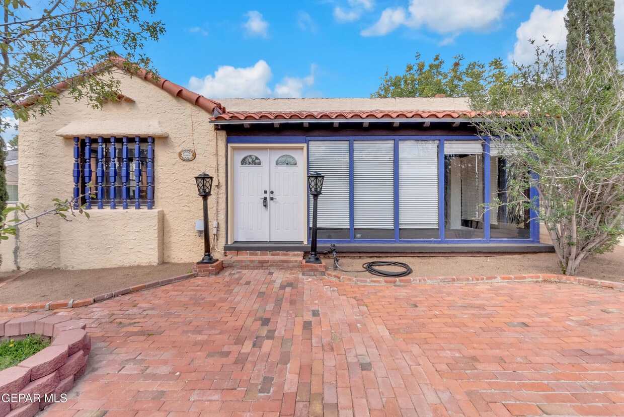 Foto principal - 923 McKelligon Dr