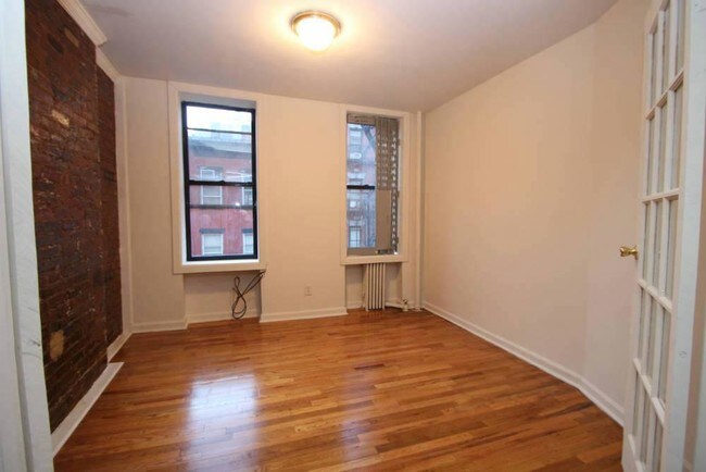 Building Photo - 118 Macdougal St
