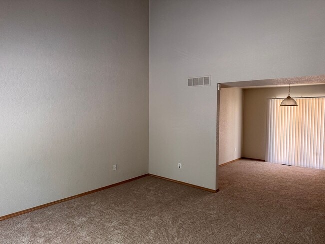 Building Photo - 4915 Butte Ln