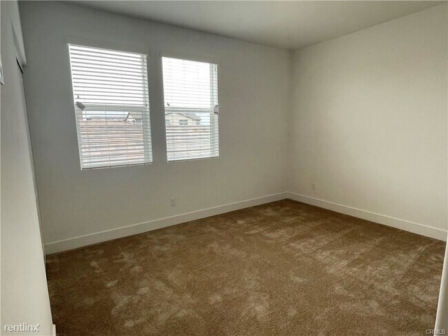 Building Photo - 3 br, 4 bath Townhome - 144 Sash