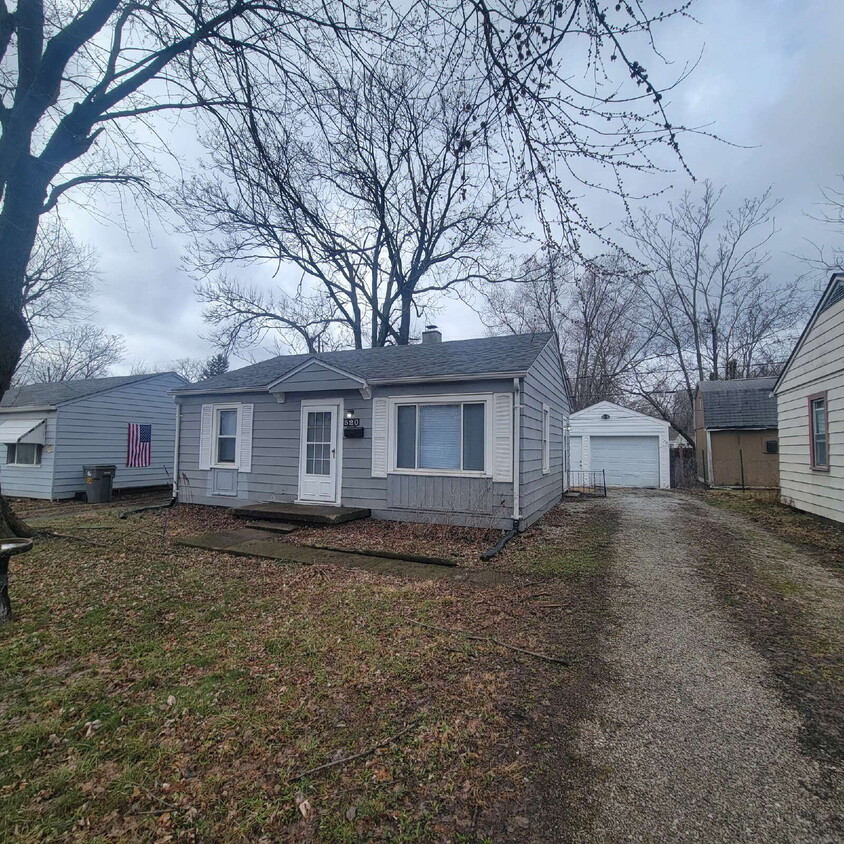 2/1 with garage/workshop combo (has working electricity) - 2/1 with garage/workshop combo (has working electricity)