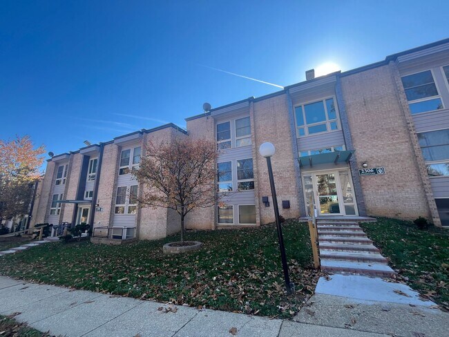 Foto del edificio - Charming 2 BR/1.5 BA Condo in Silver Spring!