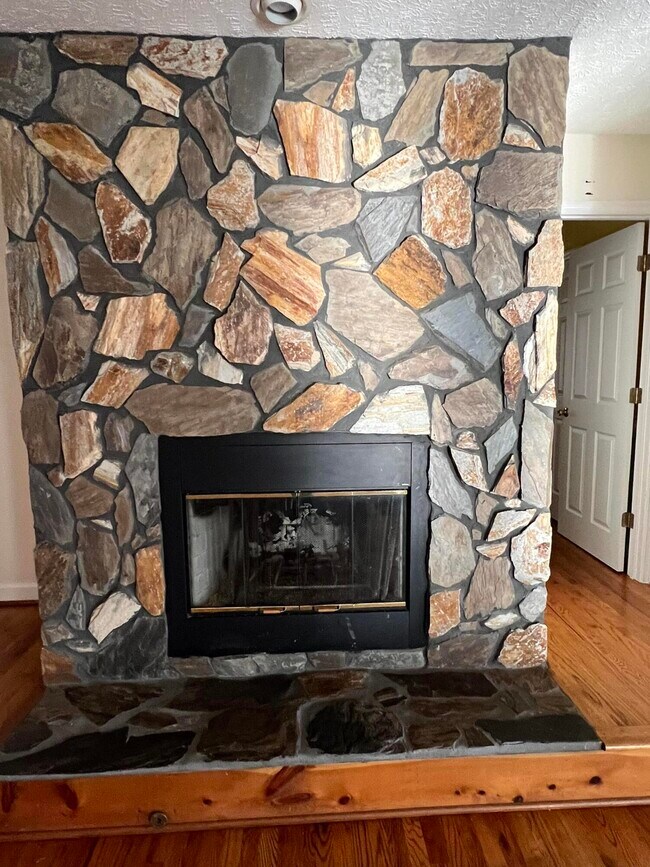 Foto del edificio - 184 Beaver Dam Rd