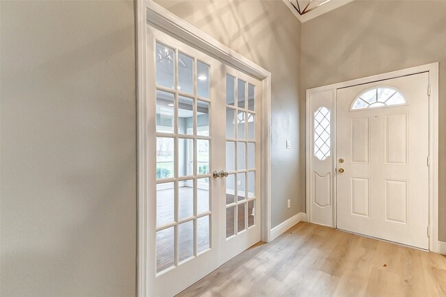 Building Photo - 1727 Cloister Dr