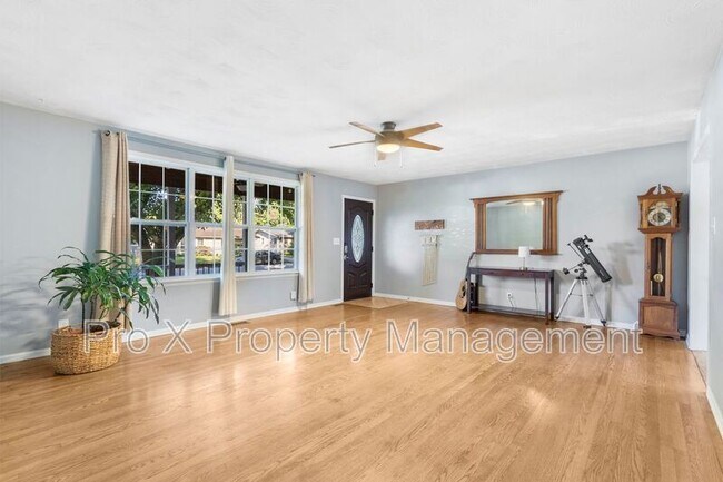 Foto del edificio - 2232 S Hampton Ave