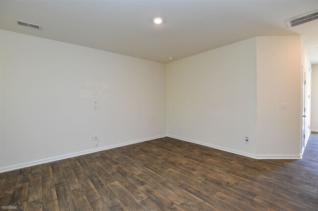 Foto del edificio - 3 br, 2.5 bath Townhome - 6041 Guildford H...