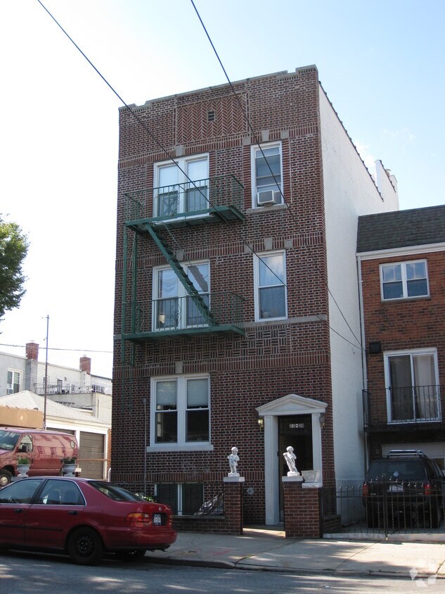 Primary Photo - 2120 21st Ave
