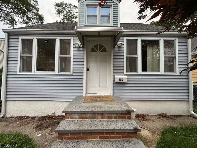 Foto del edificio - 130 Lawrence Rd