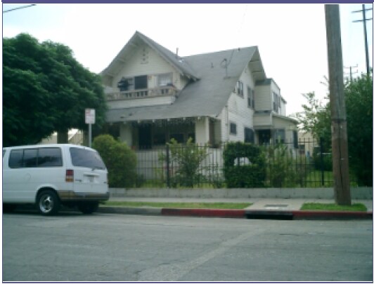 Building Photo - 600 E 27th St