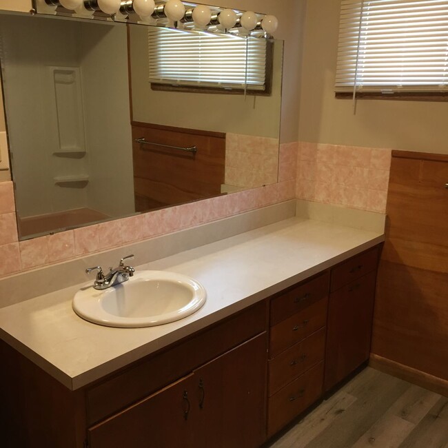 Building Photo - Nicely Remodeled 3 Bed 1.25 bath home