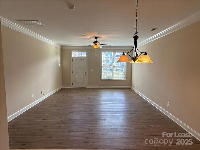 Foto del edificio - 371 Beacon St NW