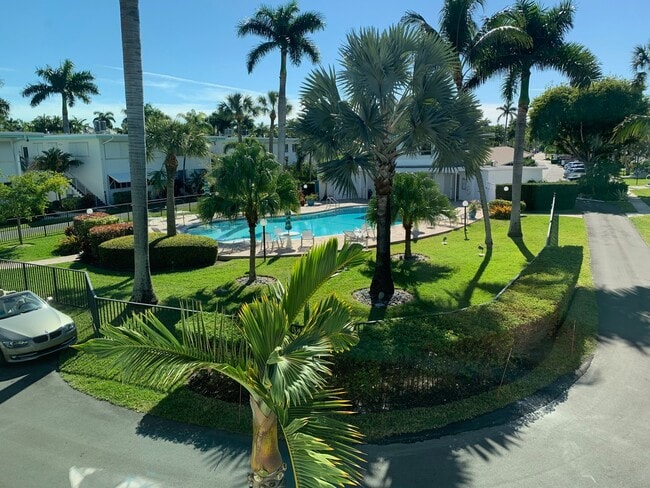 Huge Pool - 180 Isle of Venice Dr