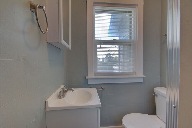 Building Photo - CIF001A_417