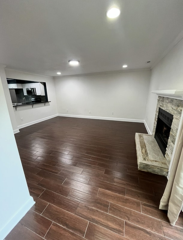 Building Photo - 1528 Jameson Dr