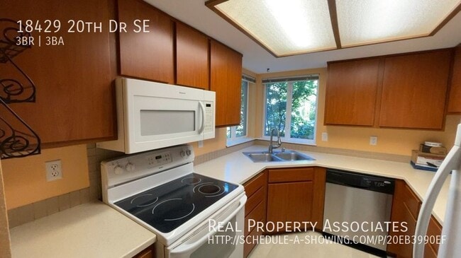 Building Photo - Bothell Townhome