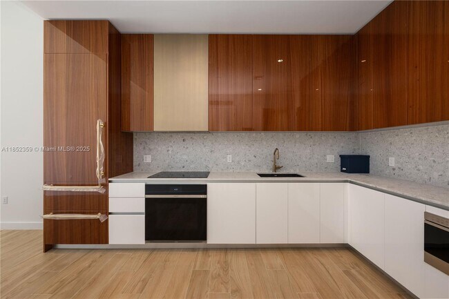 Foto del edificio - 2655 S Bayshore Dr