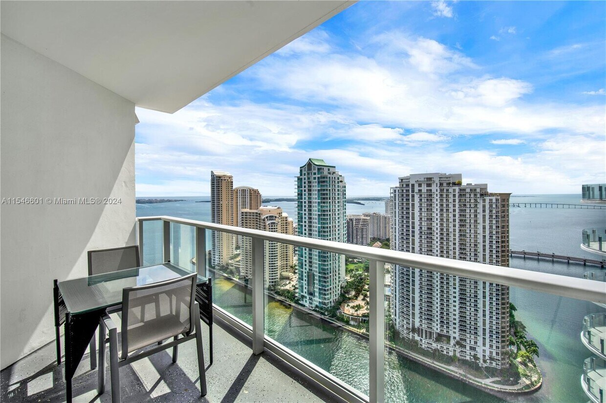 Primary Photo - 300 S Biscayne Blvd