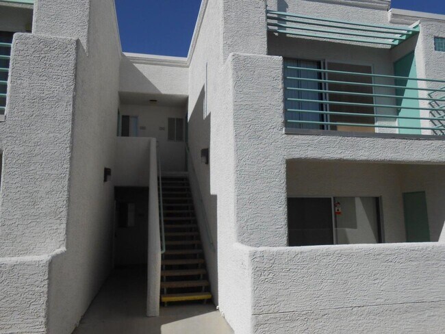 Foto del edificio - 7100 W Pirates Cove Rd