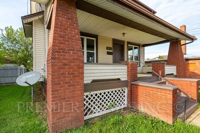 Foto del edificio - 3 Bedroom Home with Large Front Porch – $1,495/mo