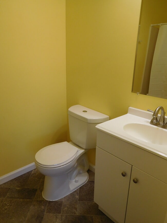 Building Photo - 700 N Franklin Blvd, Unit 1603
