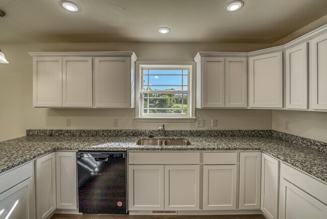 Building Photo - 220 E Sunset Cove Ln