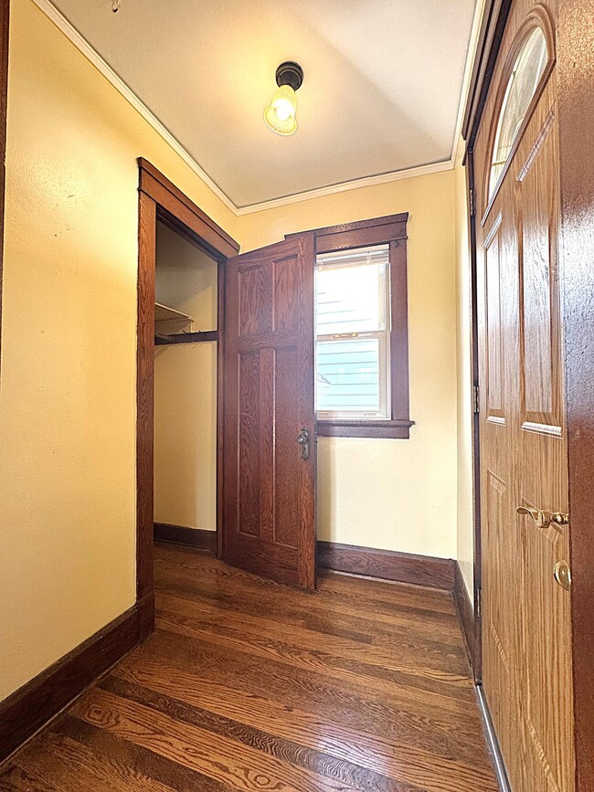 Building Photo - 1838 Holmes Ave