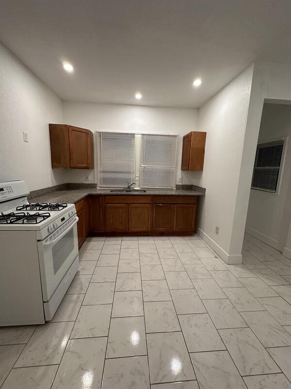 Building Photo - 1371 W 64th St
