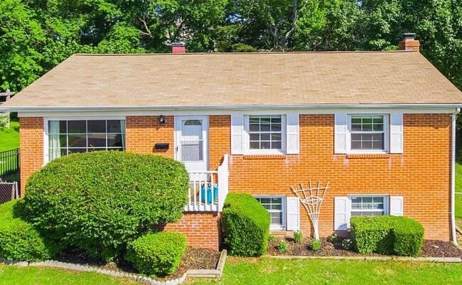 Building Photo - 14807 Ashdale Ave