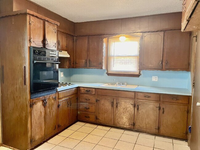 Foto del edificio - Three bedroom home in South OKC.