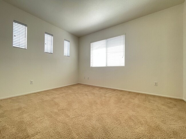 Building Photo - 3bedroom home in a GATED community near the strip