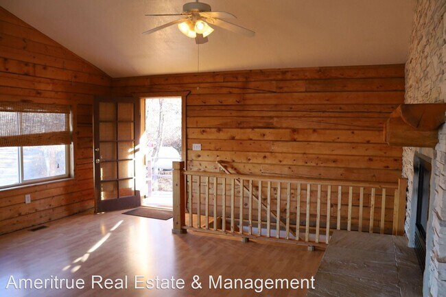 Building Photo - 4 br, 2 bath House - 334 Acorn Way