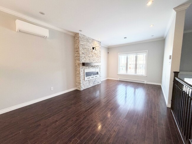 Building Photo - 2 Sitka St