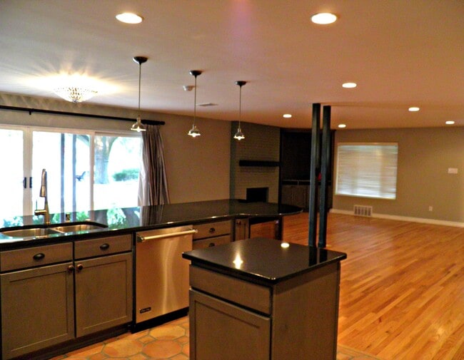 Foto del edificio - 512 Laguna Blvd SW