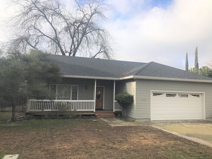 Primary Photo - 7423 Leonard Ave