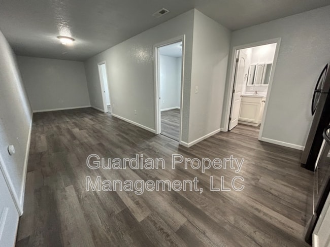 Building Photo - 123.5 N Main St