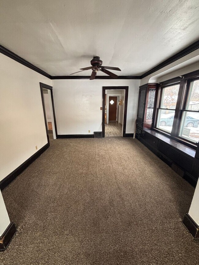 Building Photo - 3bd Single Cash Pay