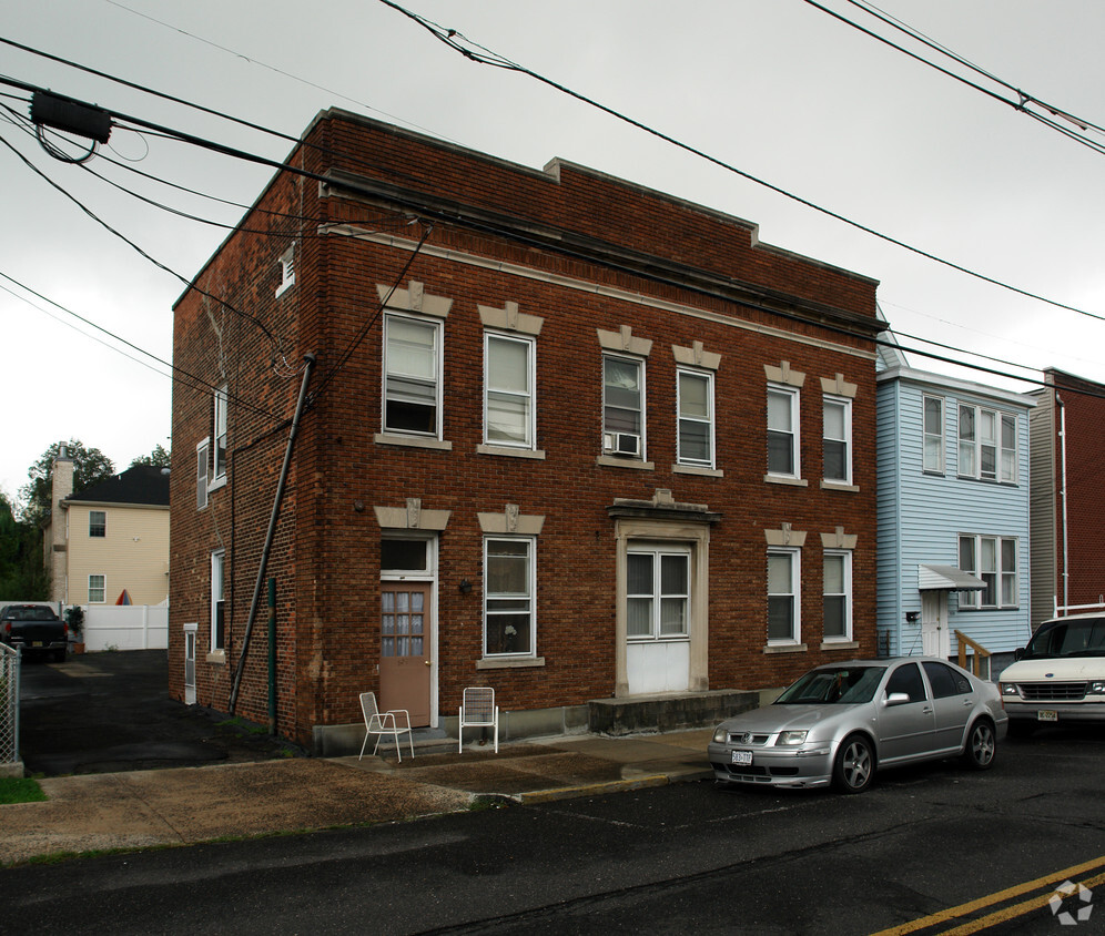 Primary Photo - 526 Elm St