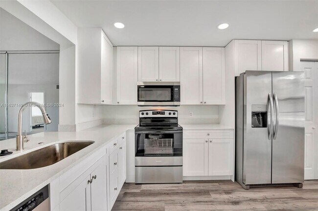 Building Photo - 901 SW 128th Terrace