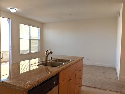 Open floor plan - 256 City Center Dr