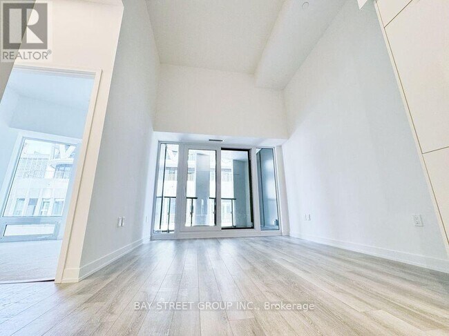 Building Photo - 238-238 Simcoe St