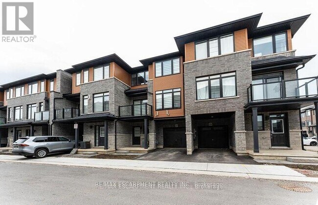 Photo du bâtiment - 461-461 Blackburn Dr