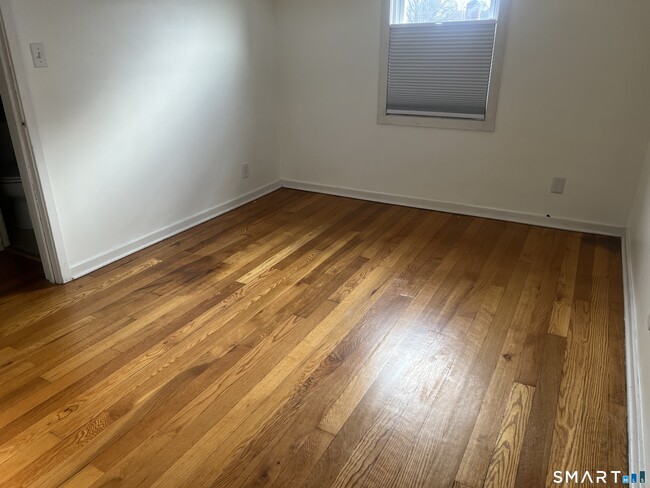 Foto del edificio - 128 Laurel Ct