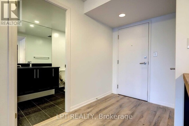 Photo du bâtiment - 400 Adelaide St E